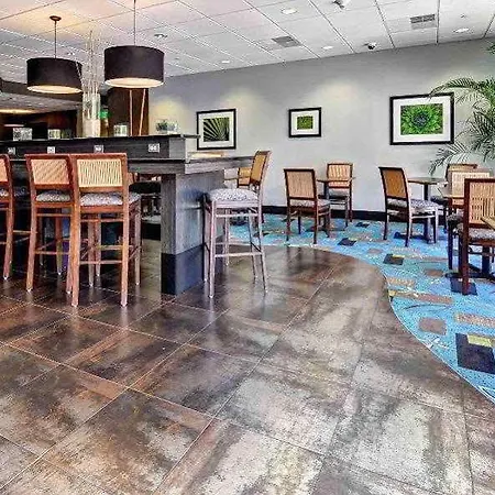 Best Western Plus Riverside Iin & Suites
